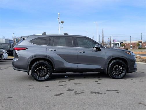 2023 Toyota Highlander Hybrid Platinum