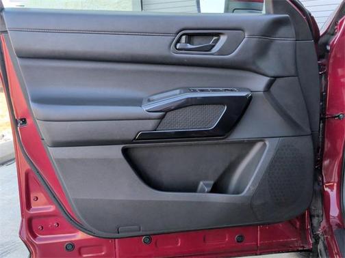 2024 Nissan Pathfinder SV FWD