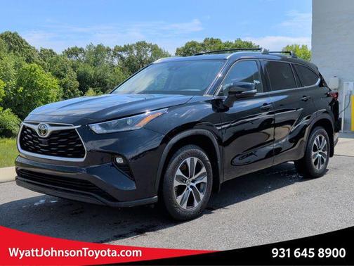Midnight Black Metallic 2021 Toyota Highlander XLE