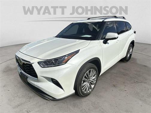 2022 Toyota Highlander Hybrid Platinum