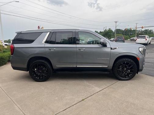 2022 GMC Yukon SLT