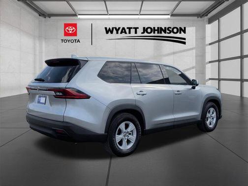 2025 Toyota Highlander LE