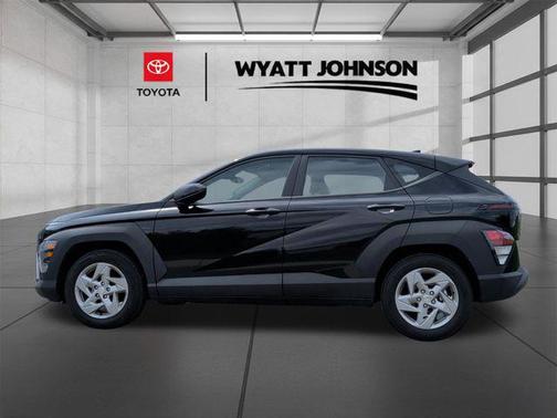 Abyss Black Pearl 2024 Hyundai KONA SE