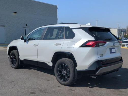 2024 Toyota RAV4 Hybrid SE