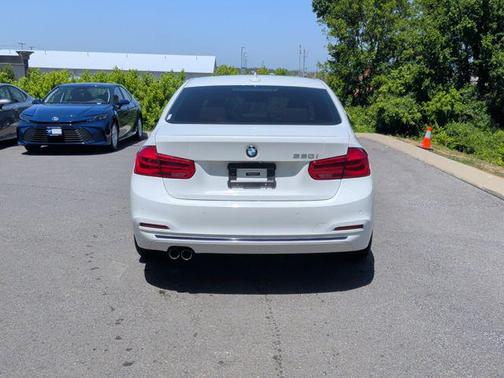 Alpine White 2018 BMW 330 330i