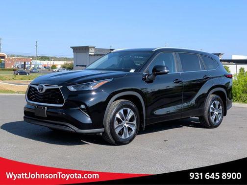 Midnight Black Metallic 2025 Toyota Highlander XLE