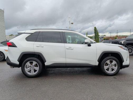 Ice Cap 2024 Toyota RAV4 XLE