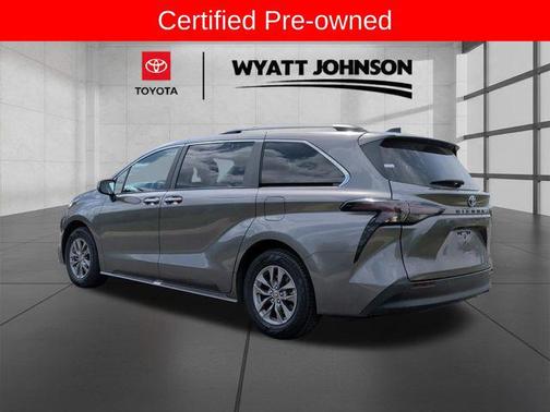 2024 Toyota Sienna XLE