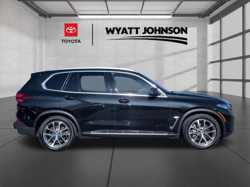Black Sapphire Metallic 2025 BMW X5 PHEV xDrive50e