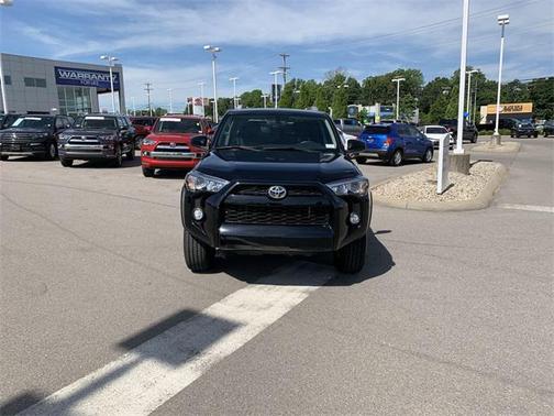 Midnight Black Metallic 2018 Toyota 4Runner SR5