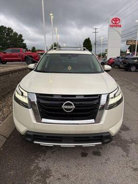 Pearl White Tricoat 2024 Nissan Pathfinder Platinum FWD