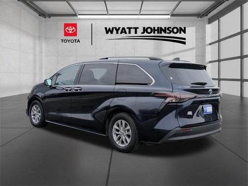 2024 Toyota Sienna XLE