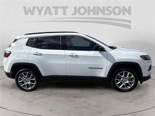2022 Jeep Compass Latitude Lux