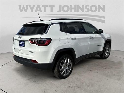 2022 Jeep Compass Latitude Lux