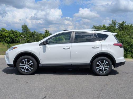 Super White 2017 Toyota RAV4 LE