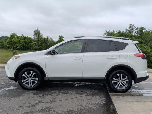 Super White 2017 Toyota RAV4 LE