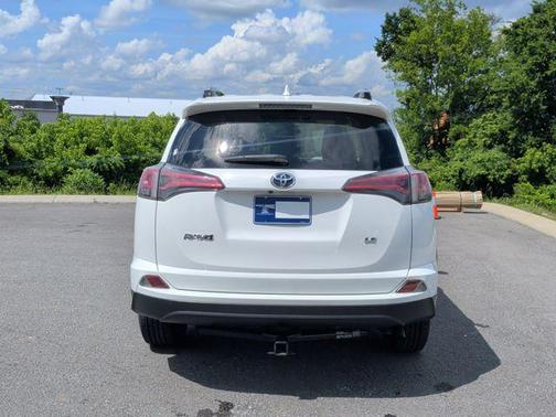 Super White 2017 Toyota RAV4 LE