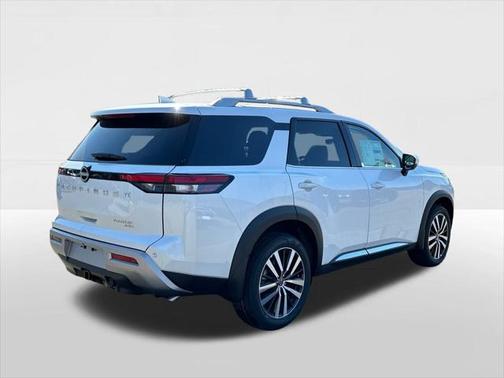 2025 Nissan Pathfinder Platinum 4WD