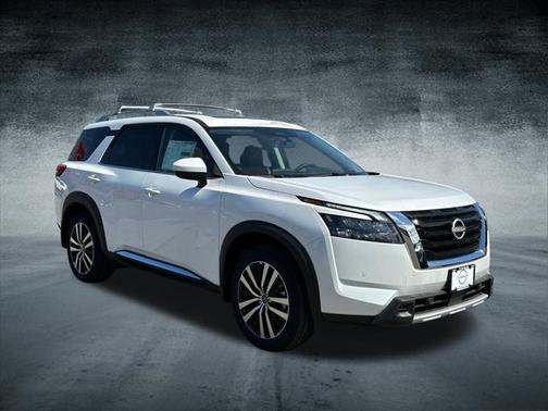 2025 Nissan Pathfinder Platinum 4WD