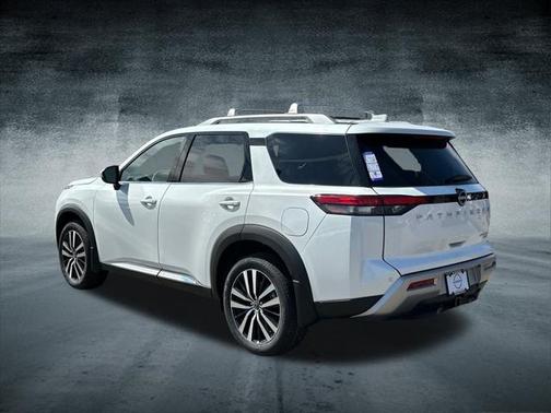 2025 Nissan Pathfinder Platinum 4WD
