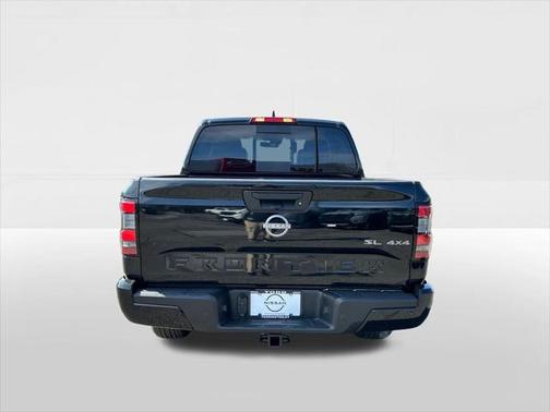 2025 Nissan Frontier SL