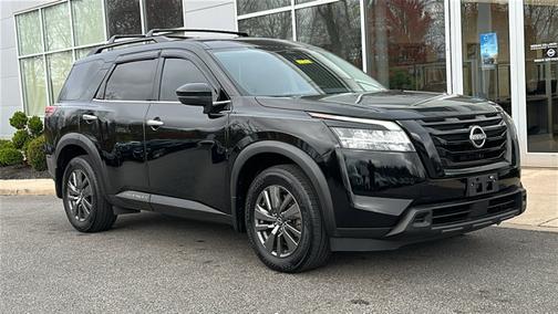2022 Nissan Pathfinder SV