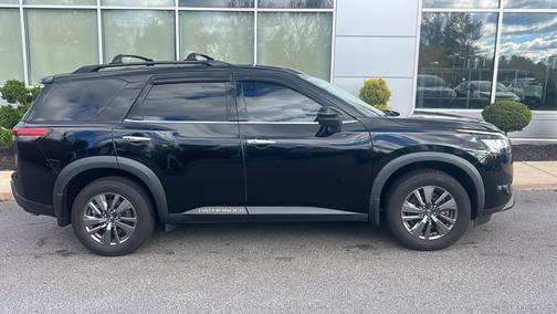 2022 Nissan Pathfinder SV