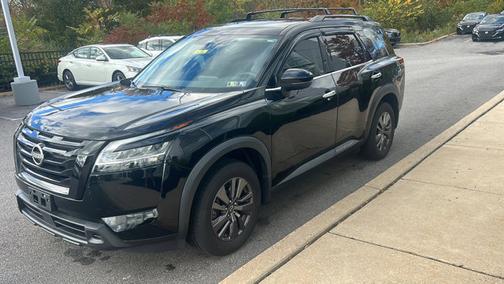 2022 Nissan Pathfinder SV