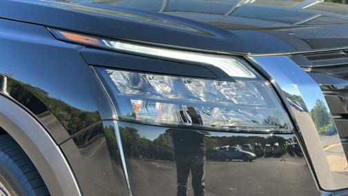 2023 Nissan Pathfinder SV