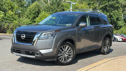 2025 Nissan Pathfinder SL
