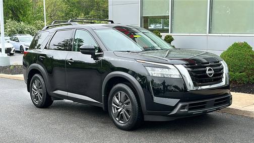 2022 Nissan Pathfinder SV
