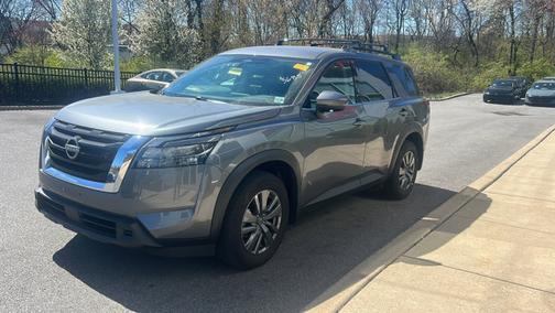 2024 Nissan Pathfinder SV