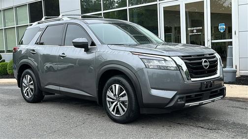 2023 Nissan Pathfinder SL