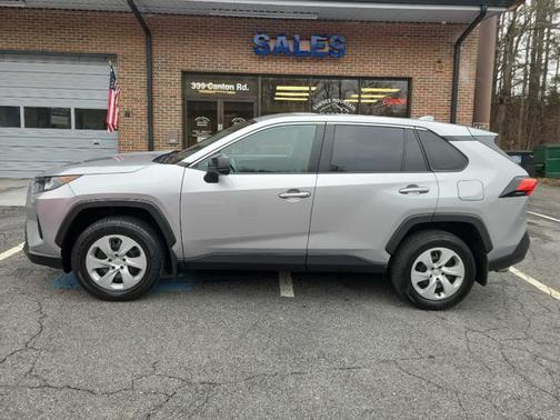 2022 Toyota RAV4 LE