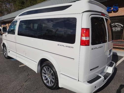 2021 Chevrolet Express 2500 LS