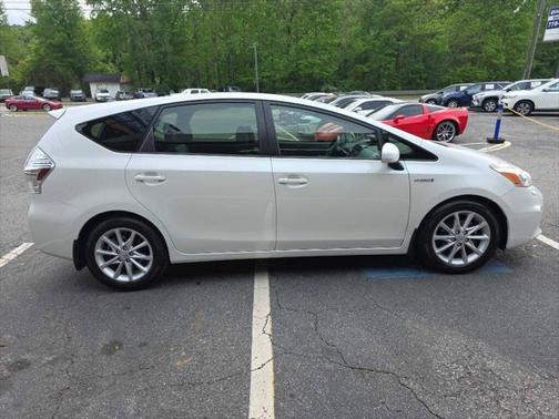 2013 Toyota Prius v Five