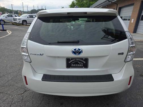 2013 Toyota Prius v Five