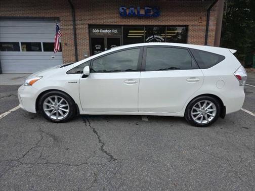 2013 Toyota Prius v Five