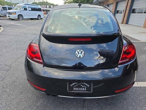 2019 Volkswagen Beetle 2.0T SE