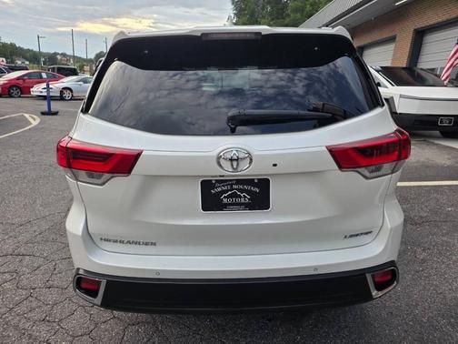 Blizzard Pearl 2019 Toyota Highlander Limited
