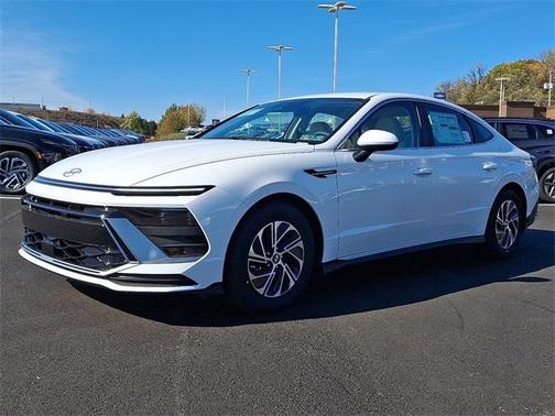 2026 Hyundai SONATA Hybrid Base