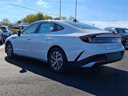 2026 Hyundai SONATA Hybrid Base
