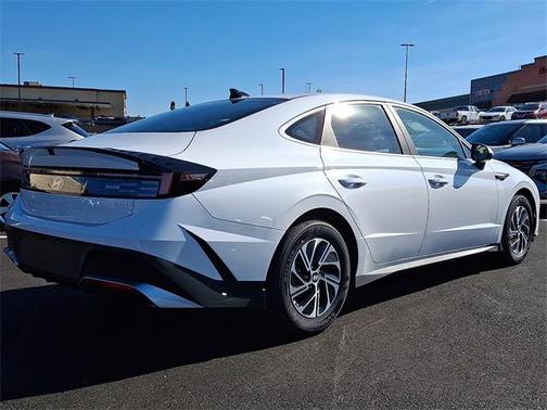 2026 Hyundai SONATA Hybrid Base