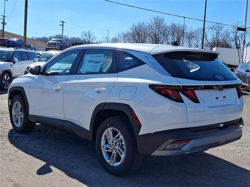 2025 Hyundai TUCSON SE