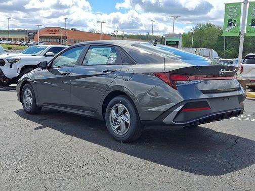 Amazon Gray 2026 Hyundai ELANTRA SE