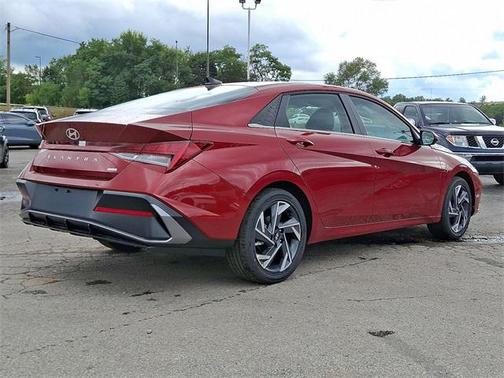 2025 Hyundai ELANTRA Limited