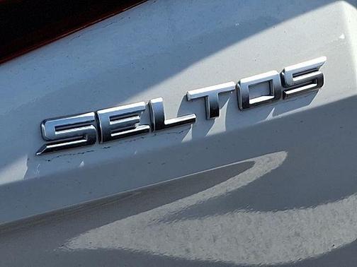 Snow White Pearl 2022 Kia Seltos EX