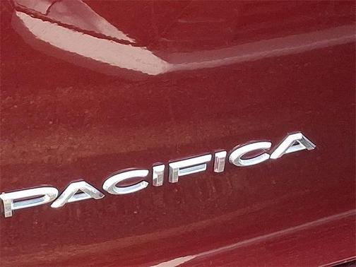 2018 Chrysler Pacifica Touring-L