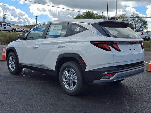 2026 Hyundai TUCSON SE