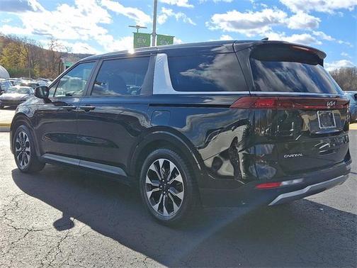 2024 Kia Carnival EX